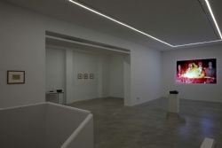 Tony Oursler. Le volcan poetics tattoo & UFO