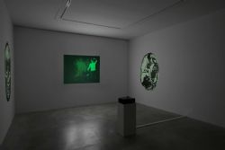 Tony Oursler. Le volcan poetics tattoo & UFO