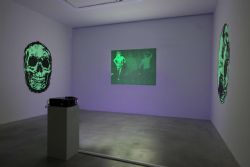 Tony Oursler. Le volcan poetics tattoo & UFO